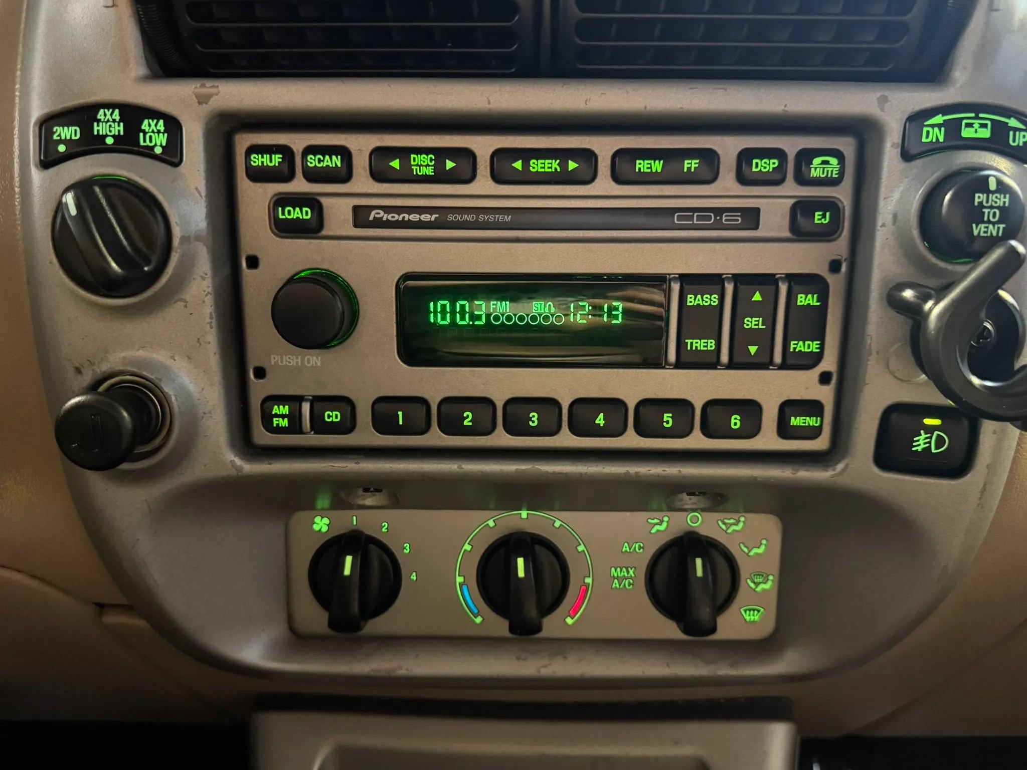 Used 2002 Ford Explorer Sport Trac 4x4 image 15