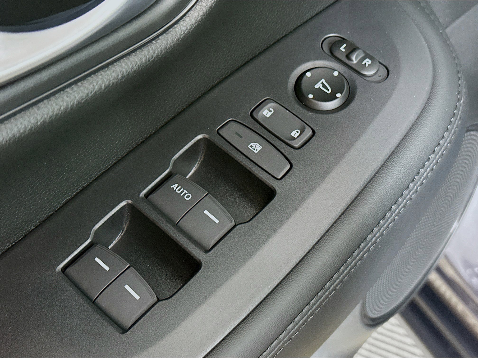 Certified 2025 Honda HR-V LX image 17