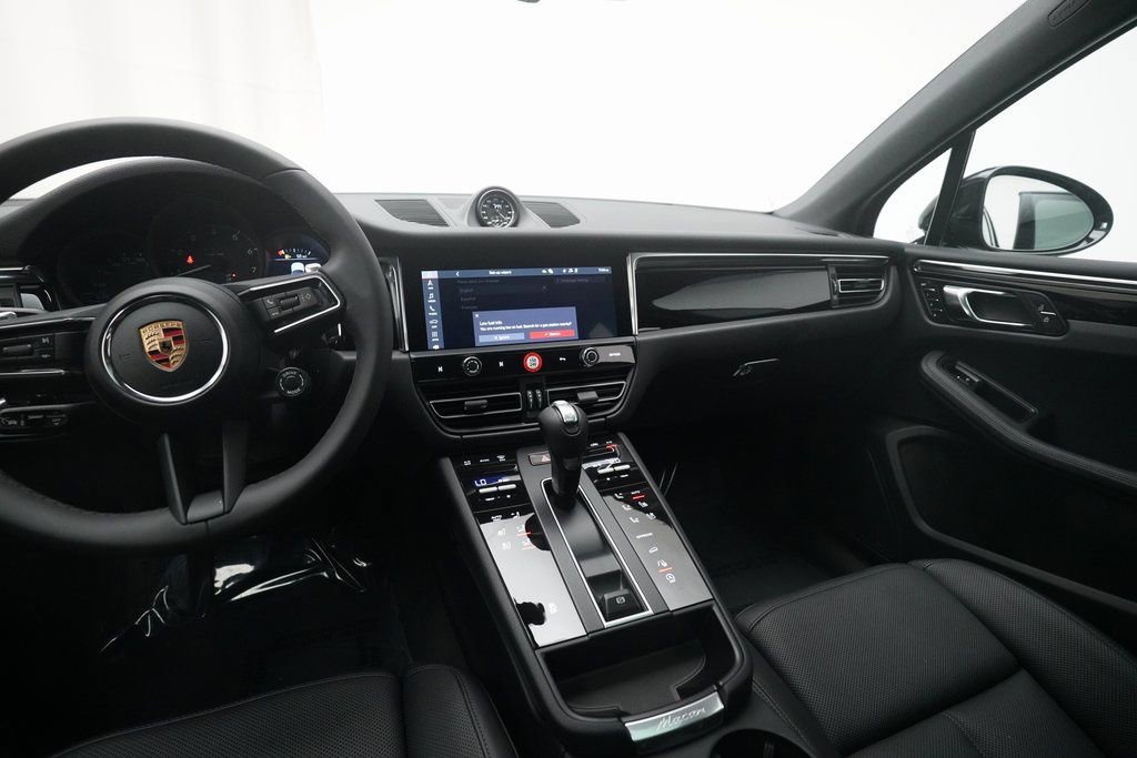 Certified 2026 Porsche Macan image 20