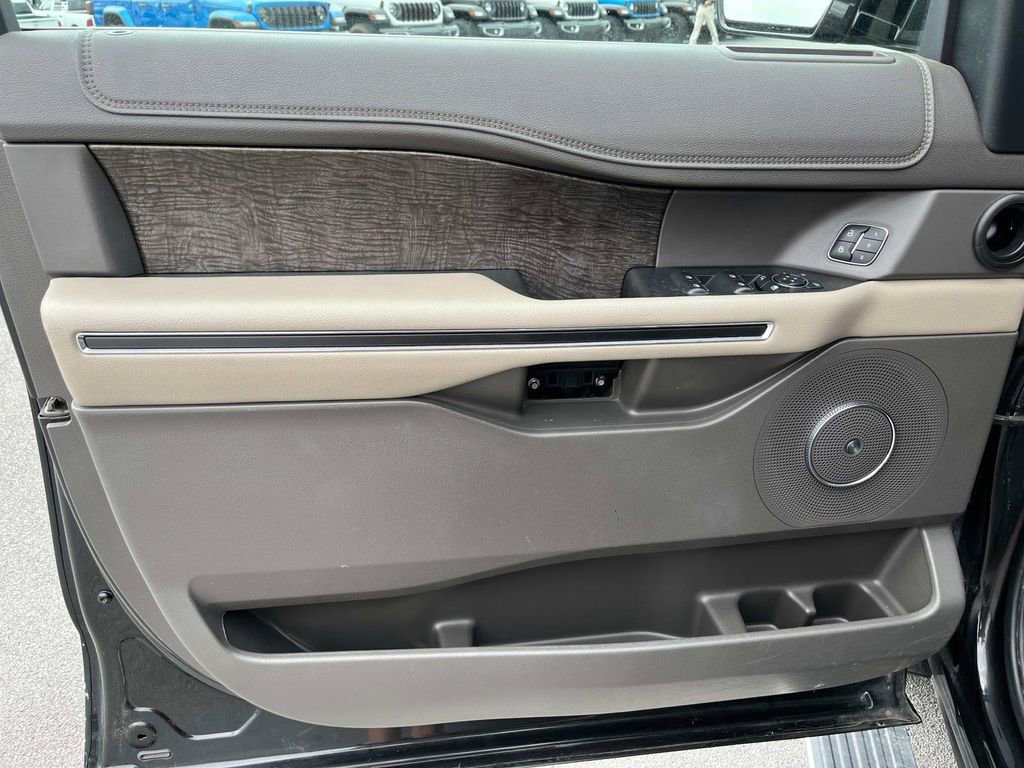 Used 2021 Ford Expedition Max Limited image 27
