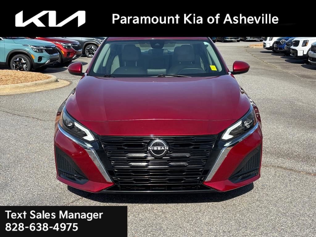 Used 2023 Nissan Altima 2.5 SV image 2