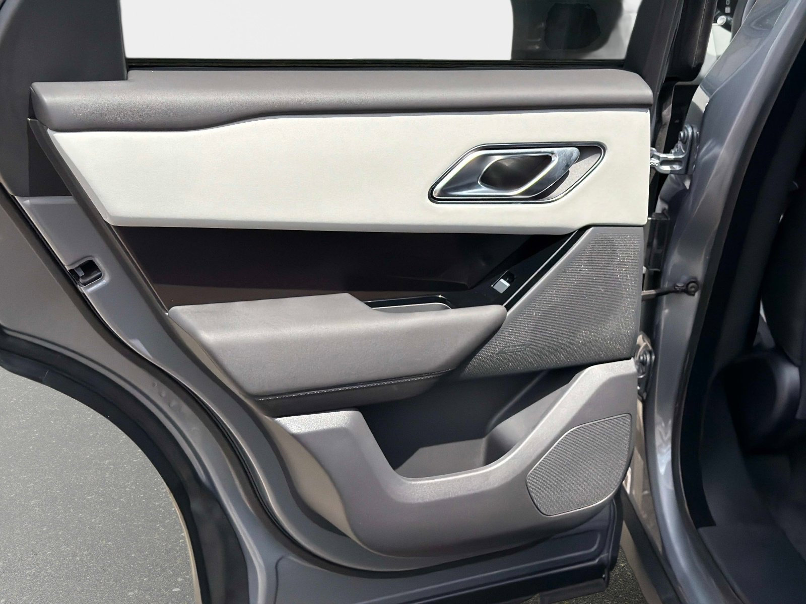 New 2026 Land Rover Range Rover Velar Dynamic SE image 12