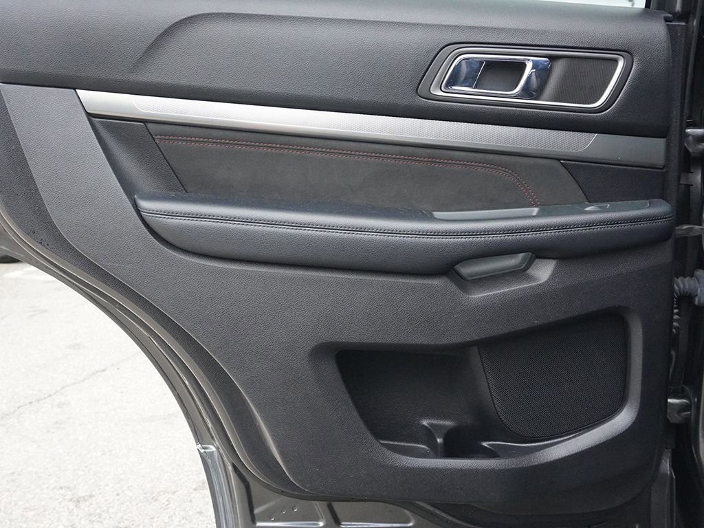 Used 2018 Ford Explorer XLT w/ Equipment Group 202A AWD/4WD image 27
