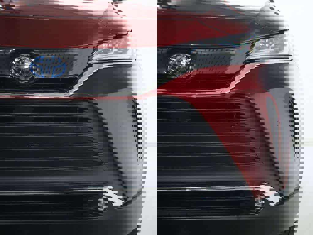 Certified 2023 Toyota Venza XLE image 7