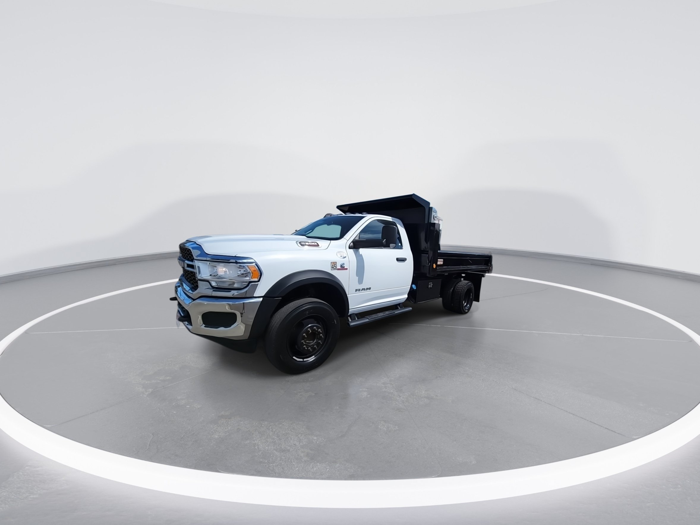 Used 2019 RAM 5500 Tradesman w/ Ambulance Prep Group RWD image 4