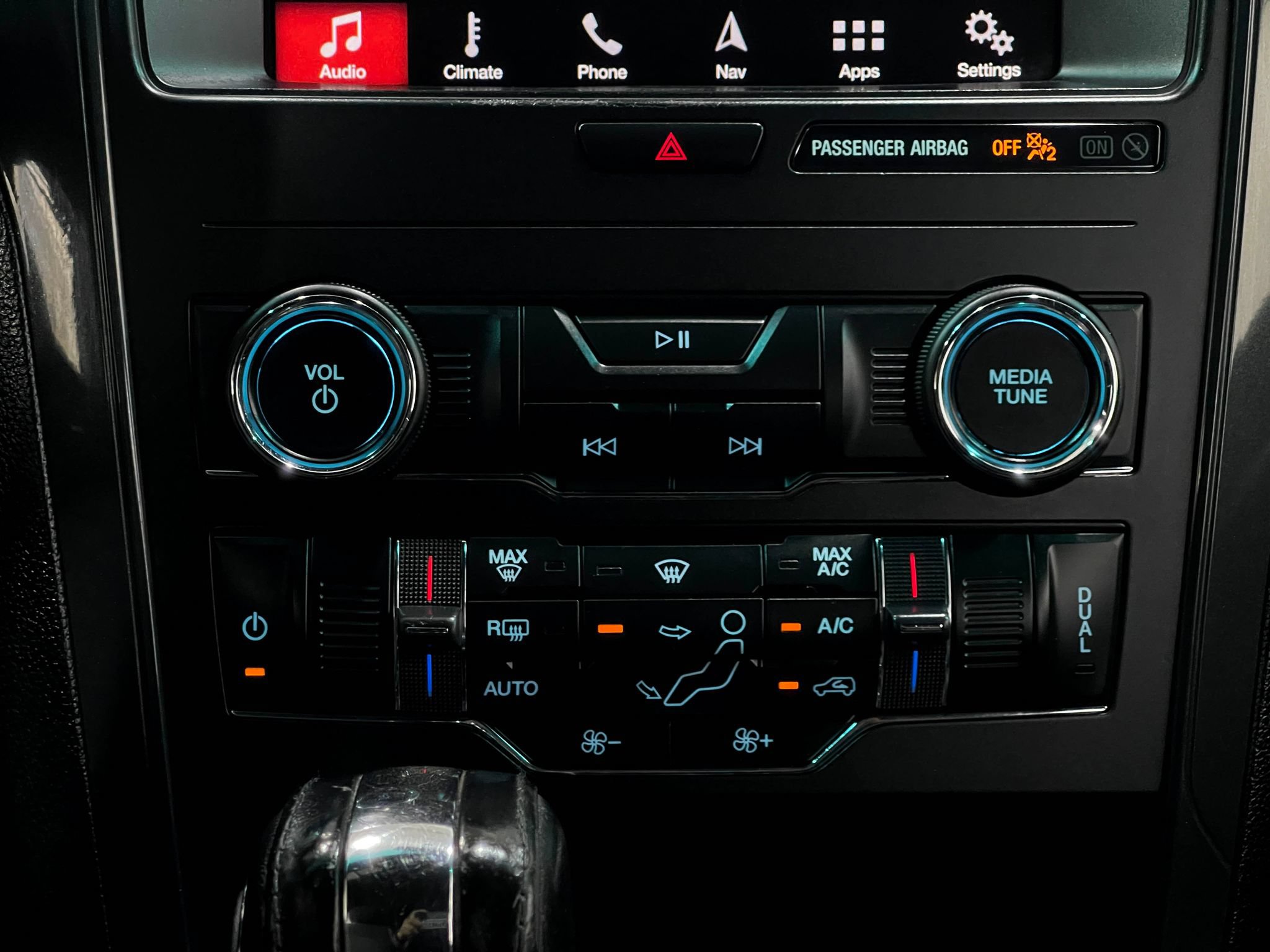 Used 2018 Ford Explorer XLT w/ Equipment Group 201A AWD/4WD image 24