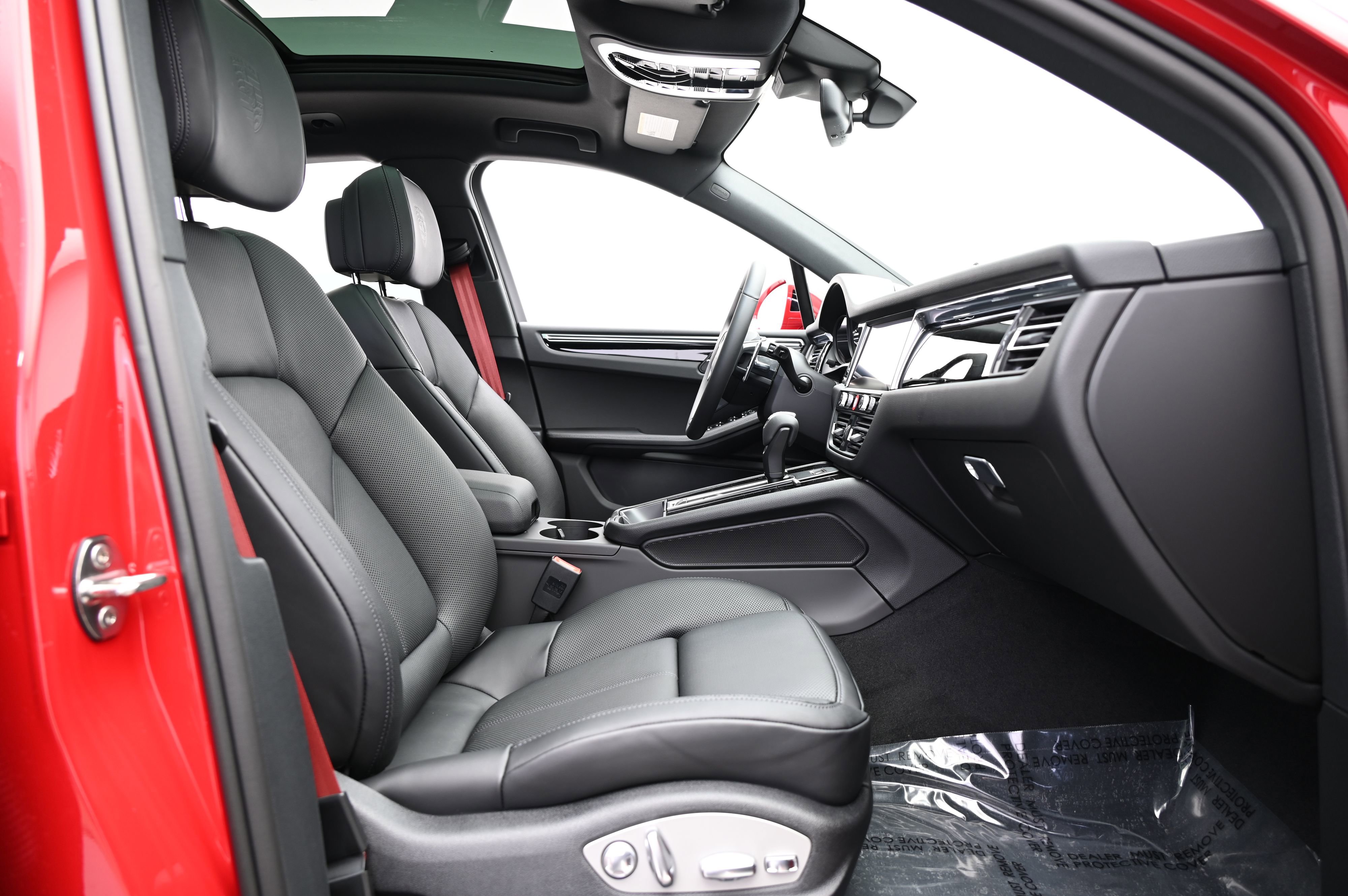 Used 2025 Porsche Macan image 30