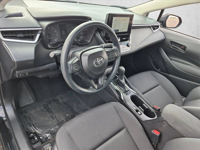 Used 2025 Toyota Corolla LE FWD image 12