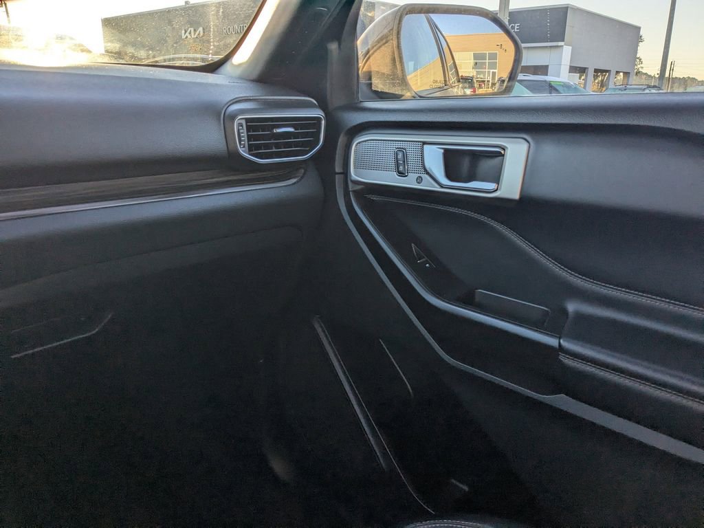 Used 2020 Ford Explorer Limited image 15