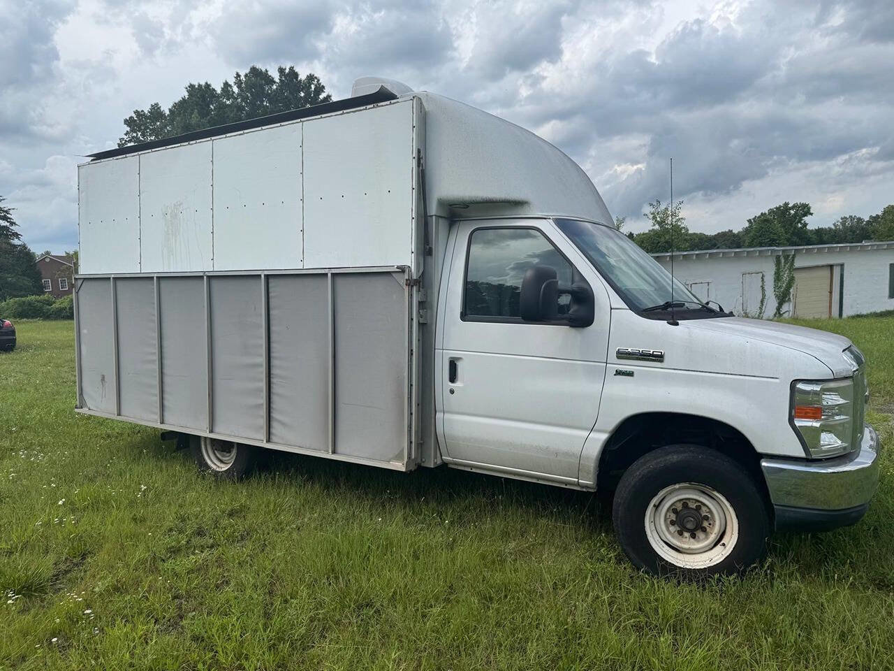Used 2012 Ford E-350 and Econoline 350 Super Duty image 5