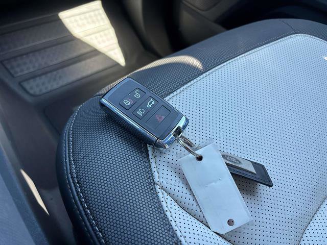 Used 2023 Land Rover Defender 110 X-Dynamic SE image 28