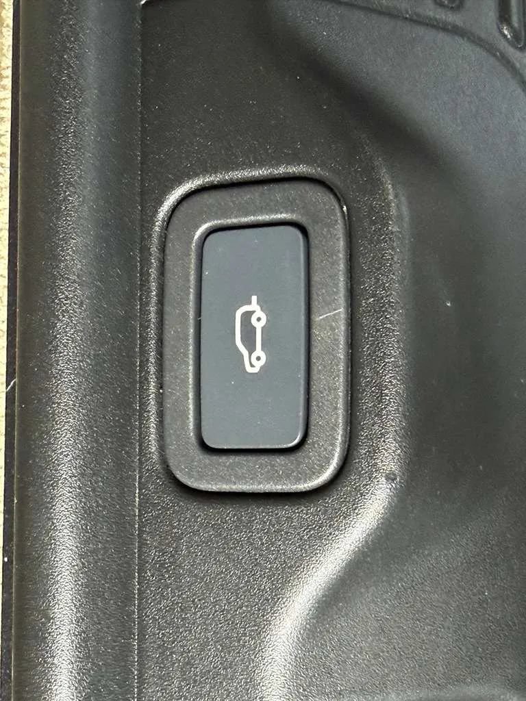 Used 2013 Land Rover Range Rover HSE AWD/4WD image 12