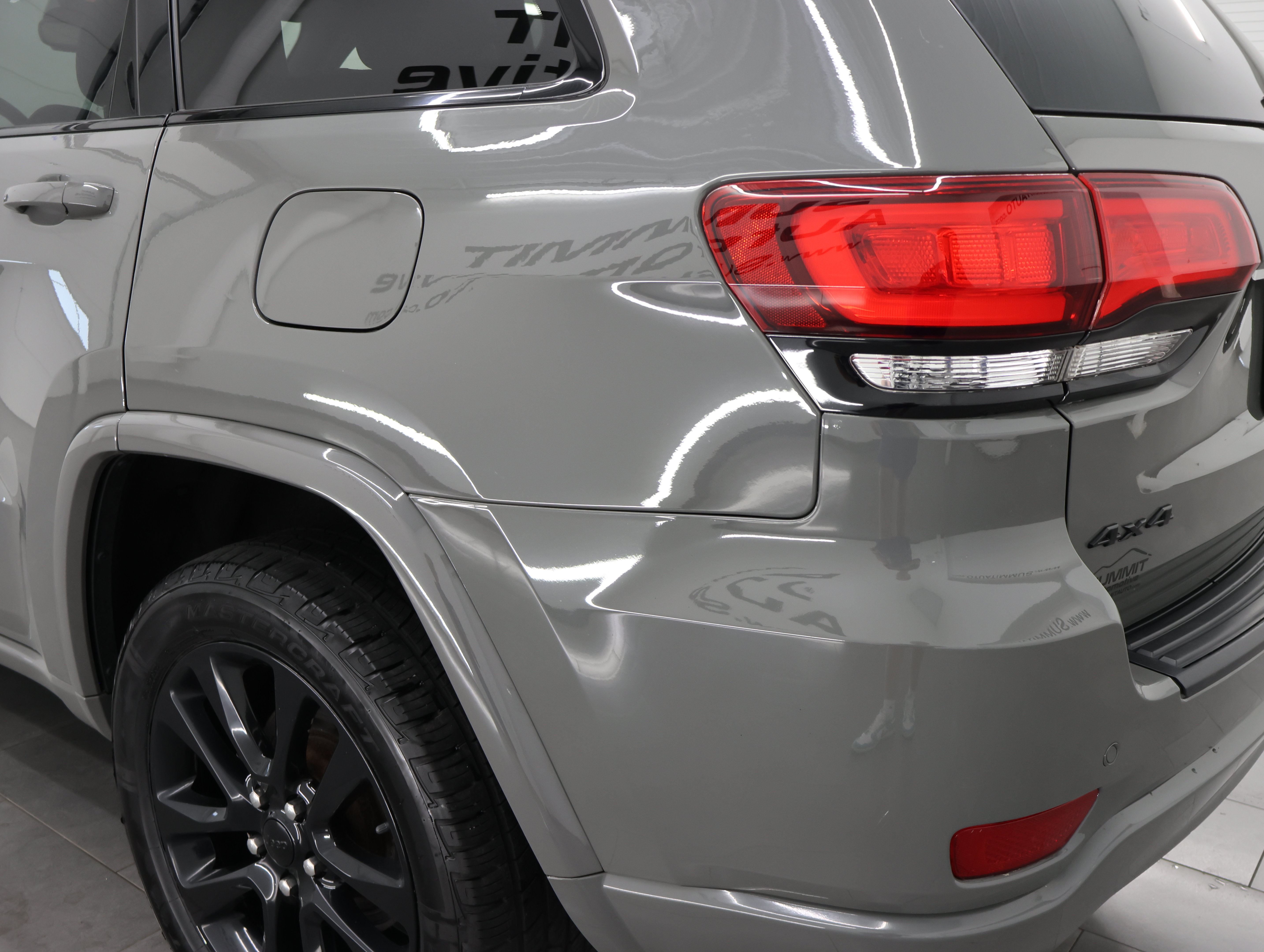 Used 2020 Jeep Grand Cherokee Altitude AWD/4WD image 32