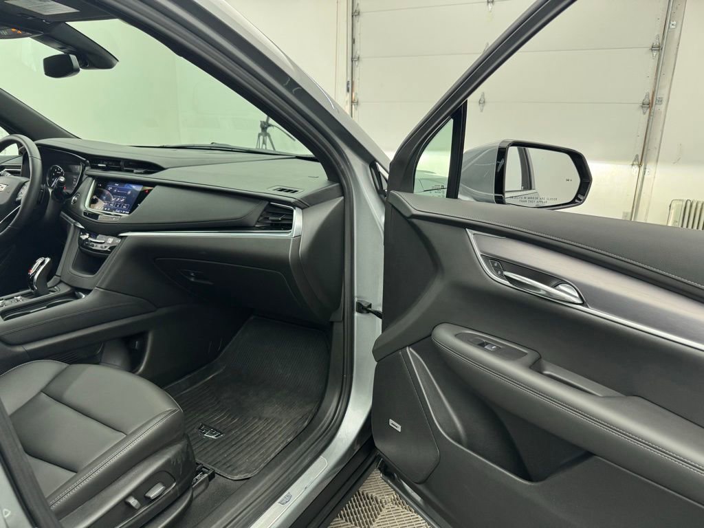 Used 2025 Cadillac XT6 Luxury w/ LPO, Floor Liner Package image 34