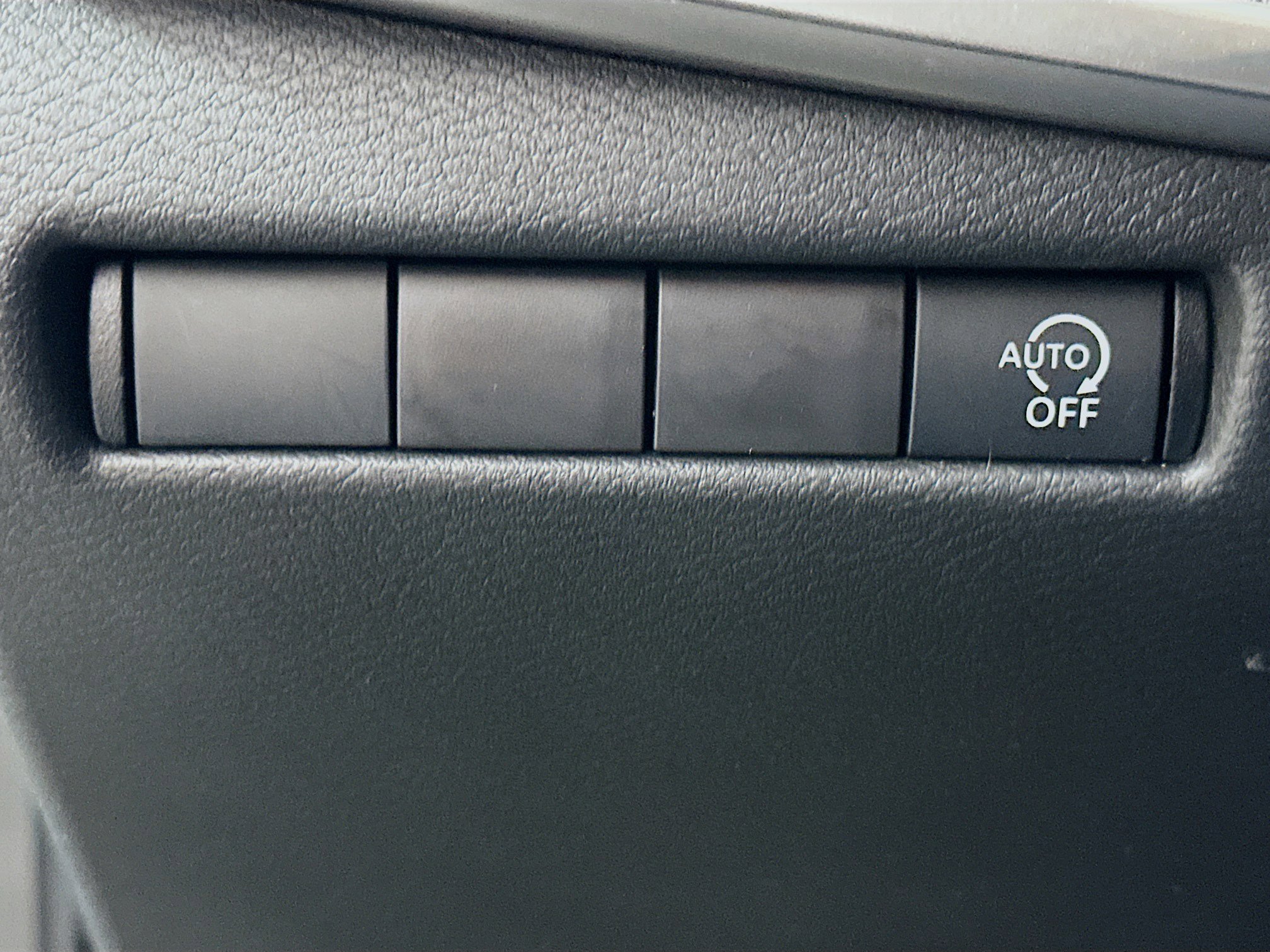 Used 2025 Nissan Kicks SV FWD image 17