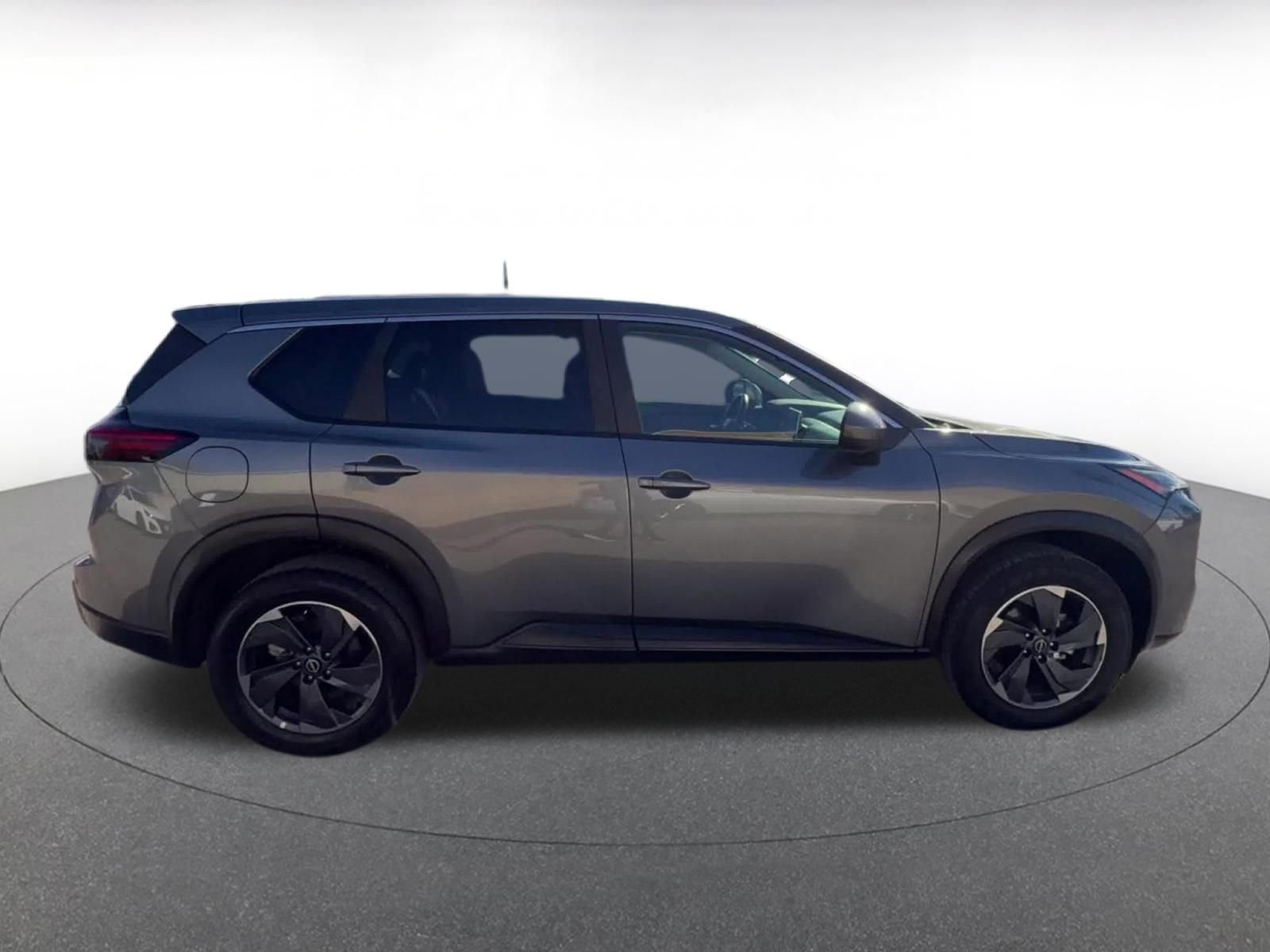 Used 2025 Nissan Rogue SV image 16