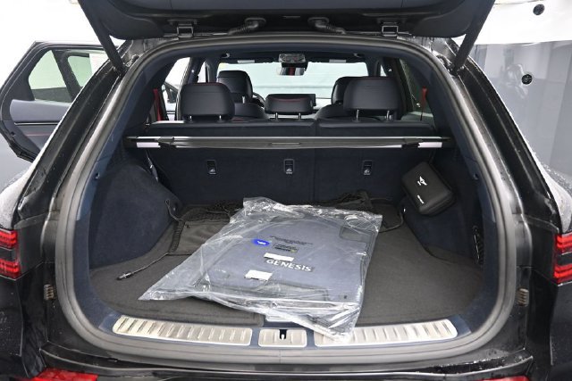 Used 2025 Genesis GV70 3.5T Sport AWD/4WD image 17