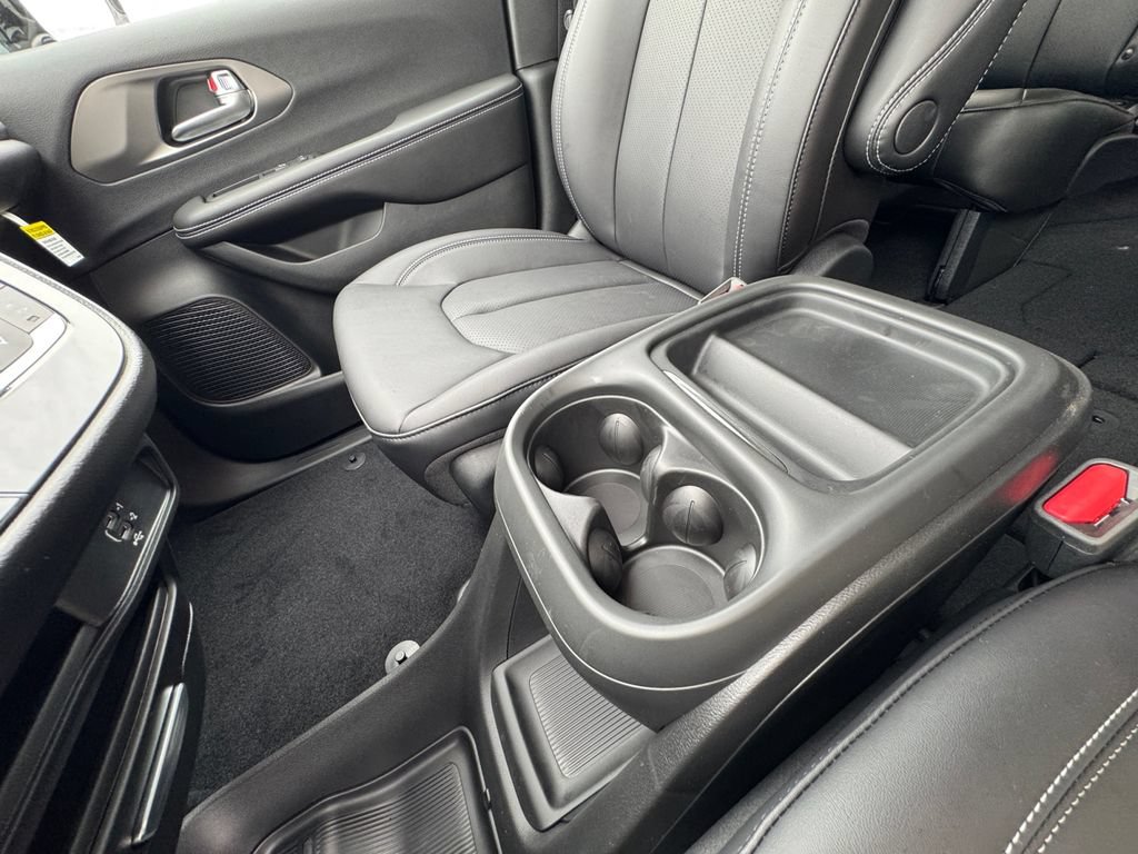 New 2027 Chrysler Pacifica Select FWD image 29
