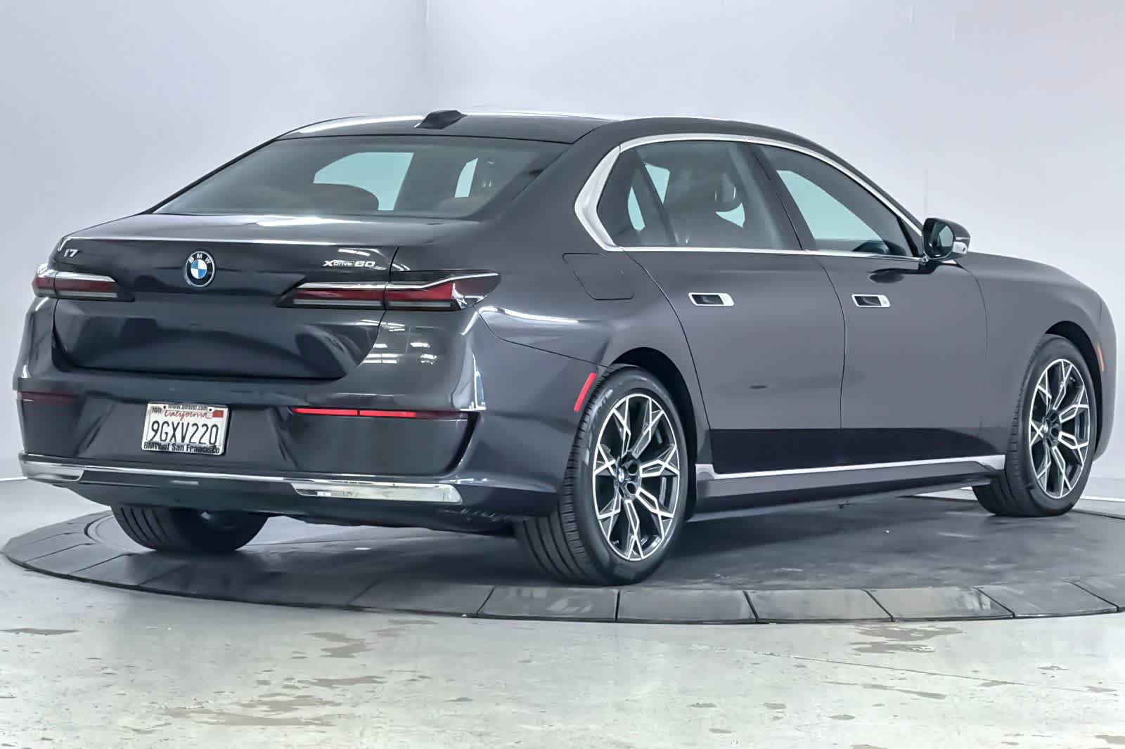 Used 2023 BMW i7 xDrive60 AWD/4WD image 2