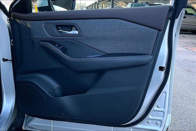 Certified 2023 Nissan Rogue SV image 22