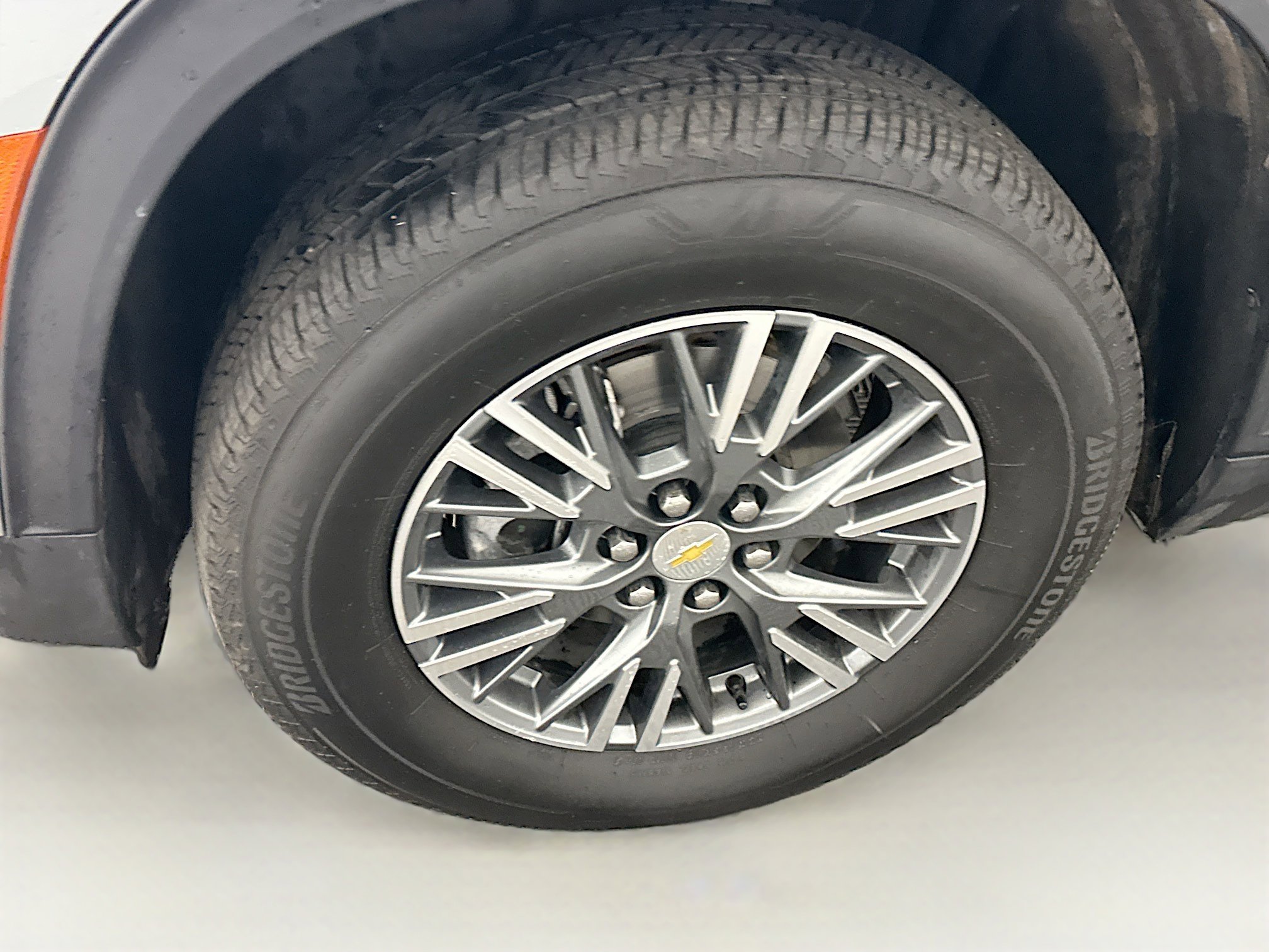 Used 2025 Chevrolet Traverse LT image 11