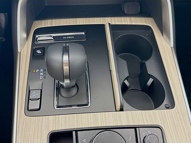 New 2025 MAZDA CX-70 Plug-In Hybrid w/ Premium Pkg image 17