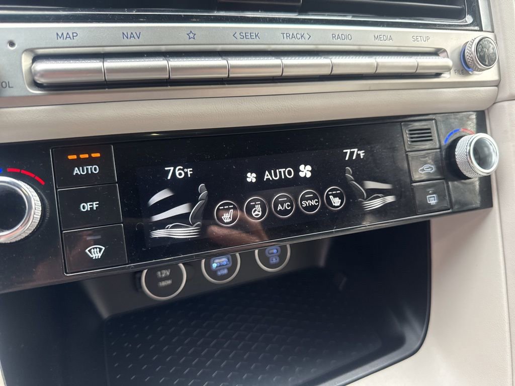 Used 2024 Genesis G70 2.5T image 6