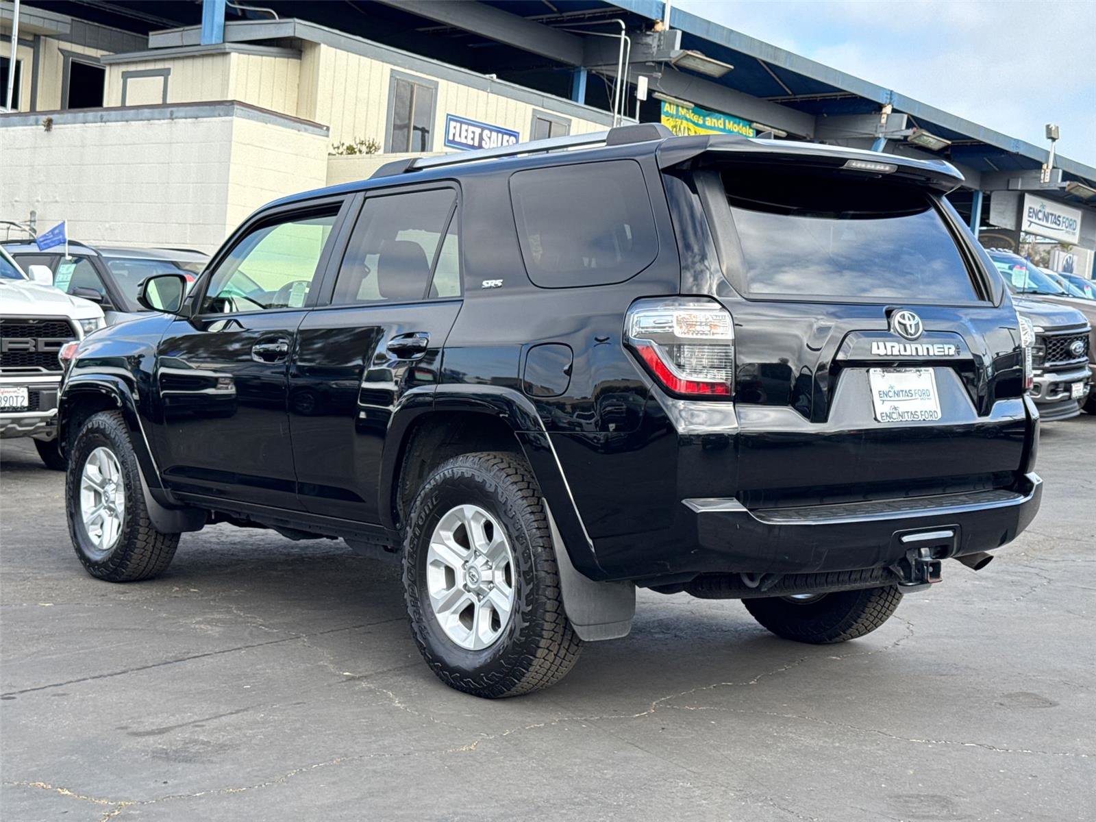 Used 2024 Toyota 4Runner SR5 AWD/4WD image 9