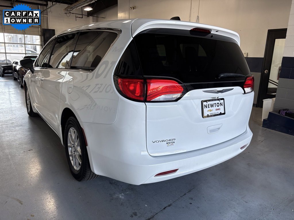 Used 2022 Chrysler Voyager LX image 33