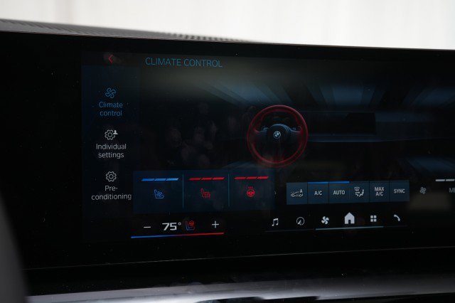 Used 2025 BMW M5 w/ Executive Package image 45