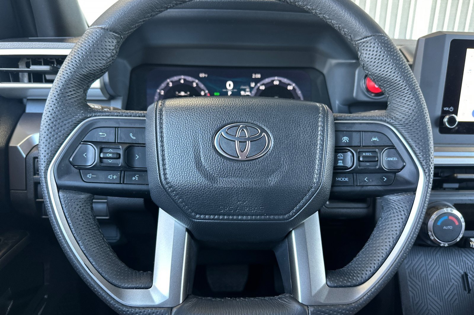 Certified 2025 Toyota Tacoma TRD Off-Road AWD/4WD image 21