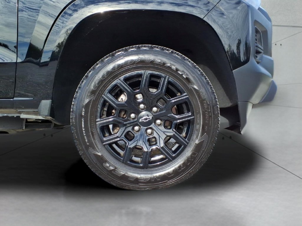 Used 2025 Chevrolet Colorado W/T w/ WT Custom Package RWD image 9