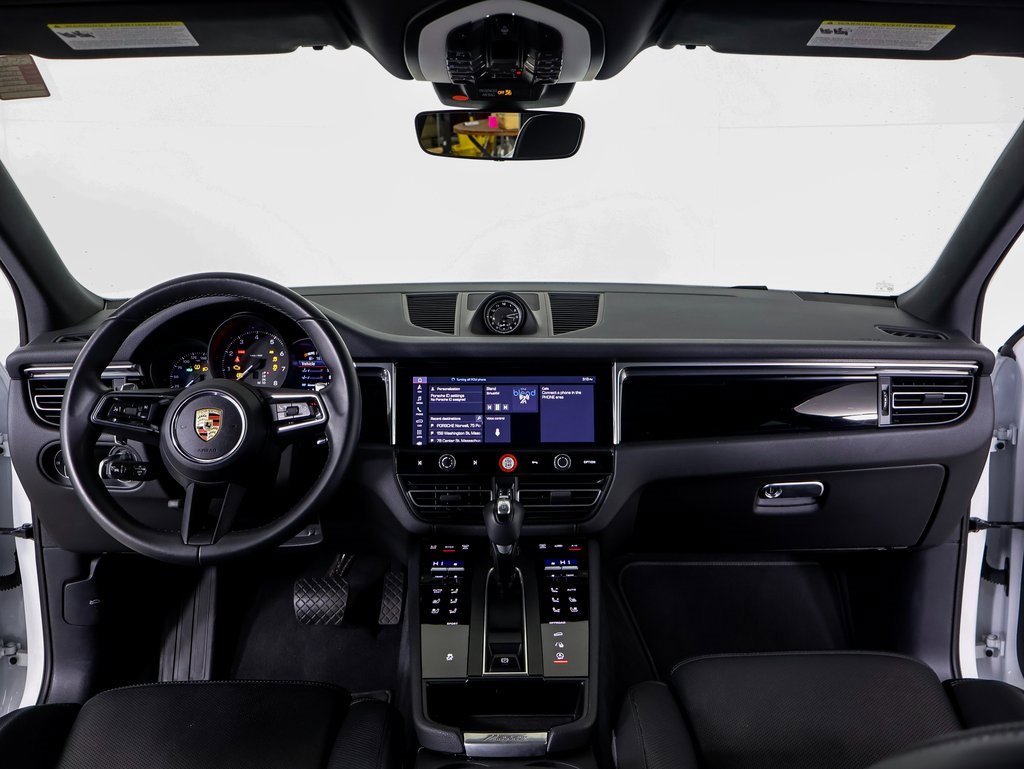 Used 2025 Porsche Macan image 11