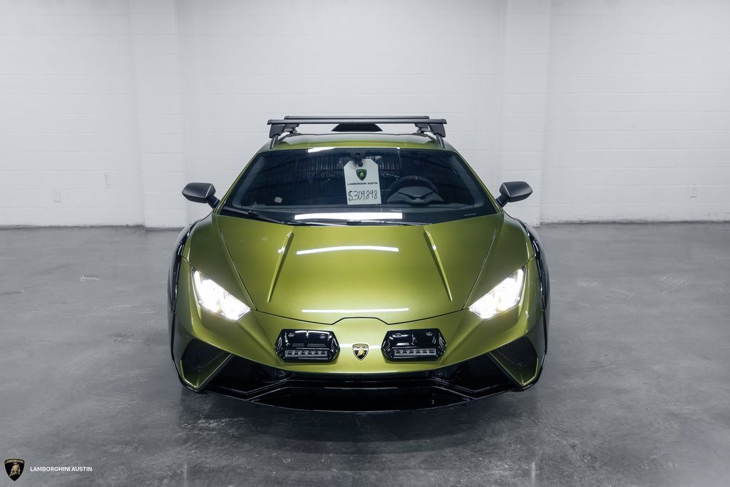 Used 2024 Lamborghini Huracan Sterrato image 2