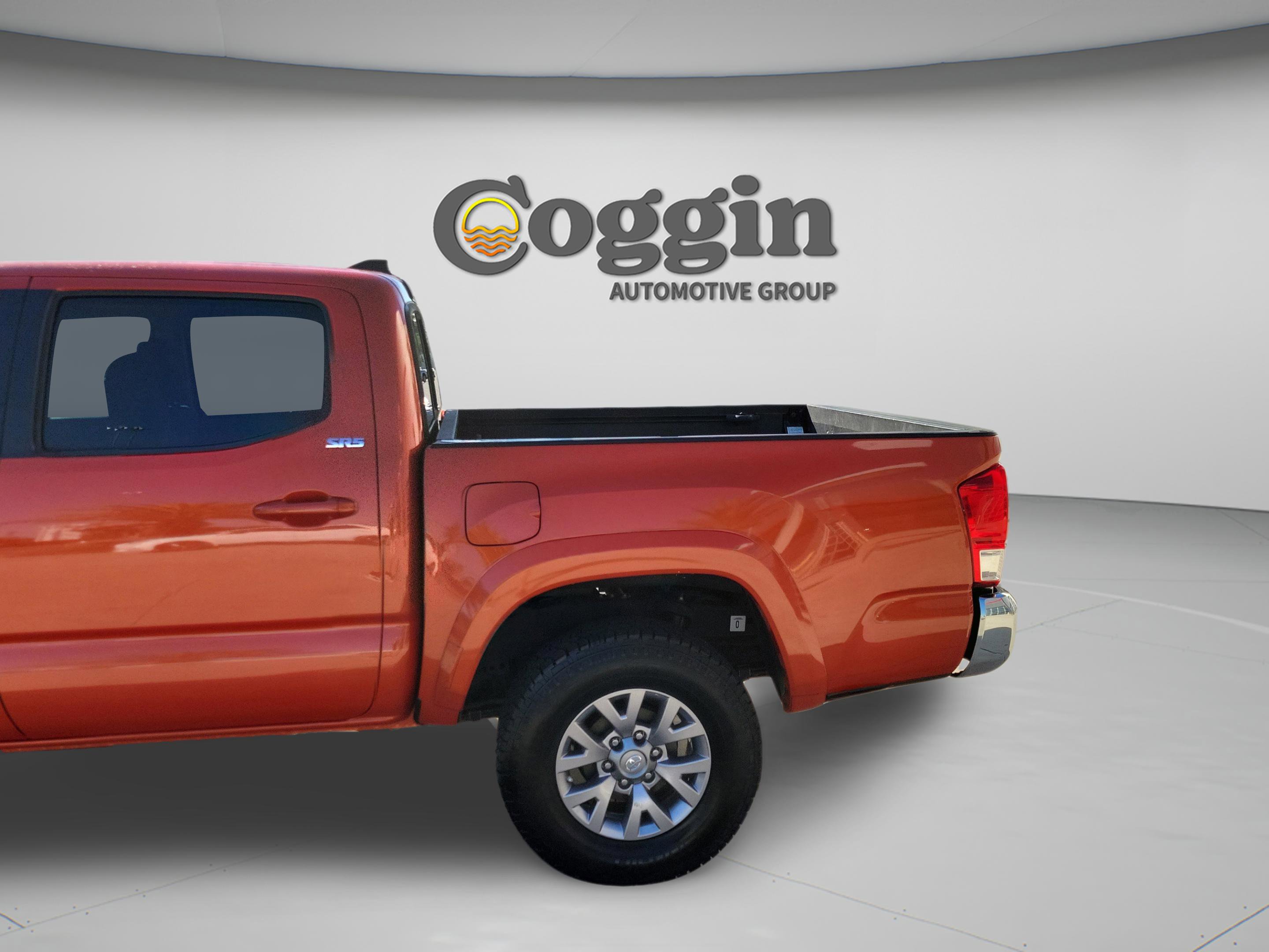 Used 2017 Toyota Tacoma SR5 w/ Tow Package RWD image 30