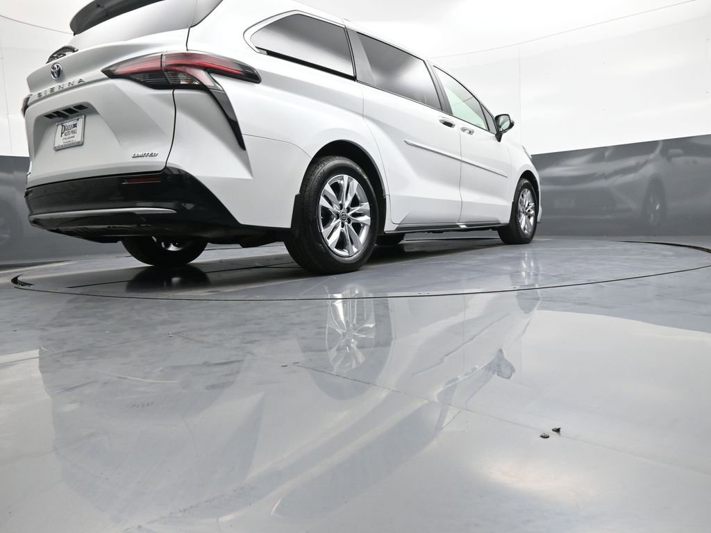 Certified 2025 Toyota Sienna Limited AWD/4WD image 32
