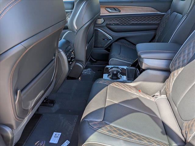 New 2026 Jeep Grand Cherokee L Summit w/ Obsidian Package AWD/4WD image 17