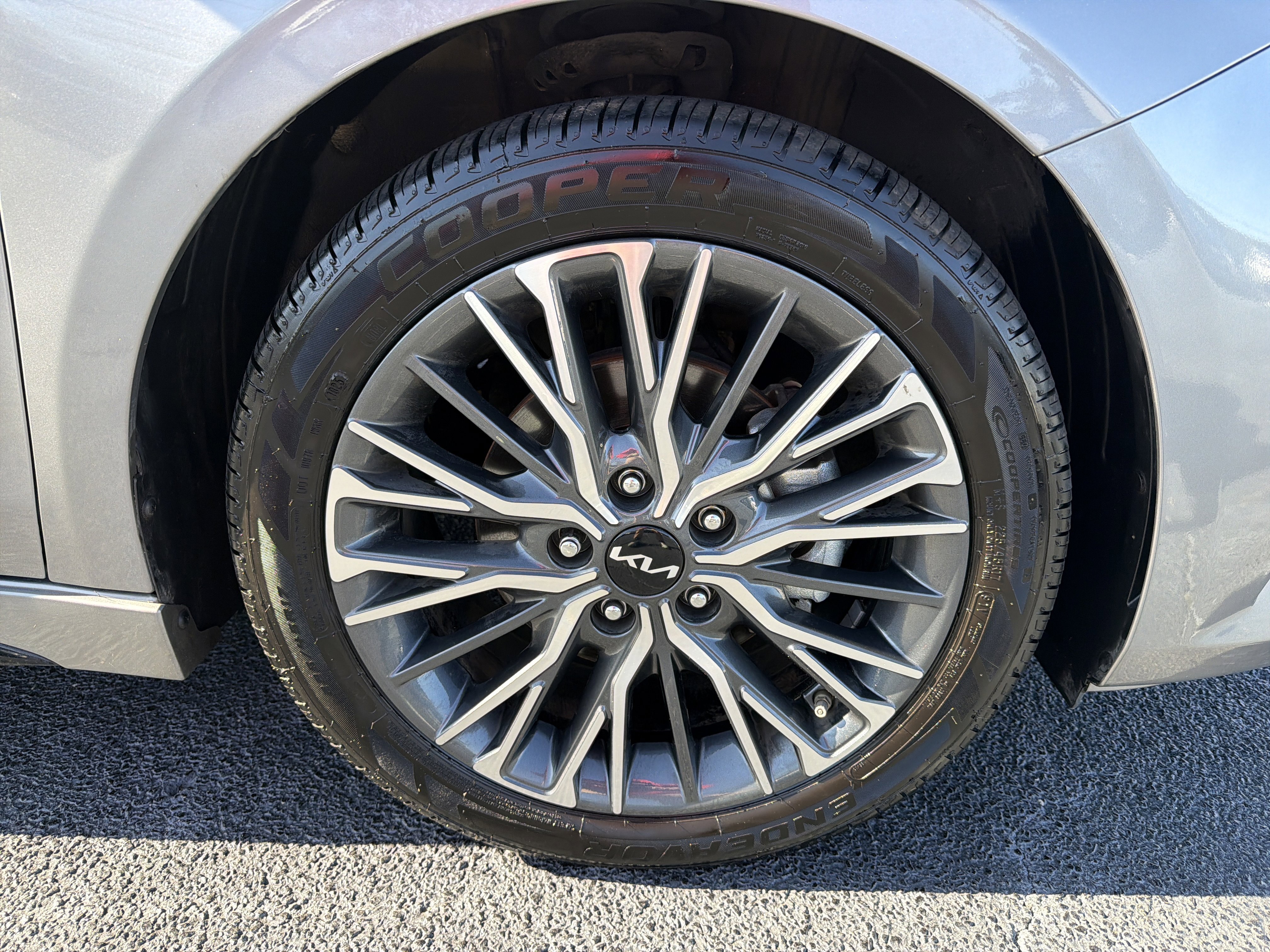 Used 2024 Kia Forte GT-Line image 11