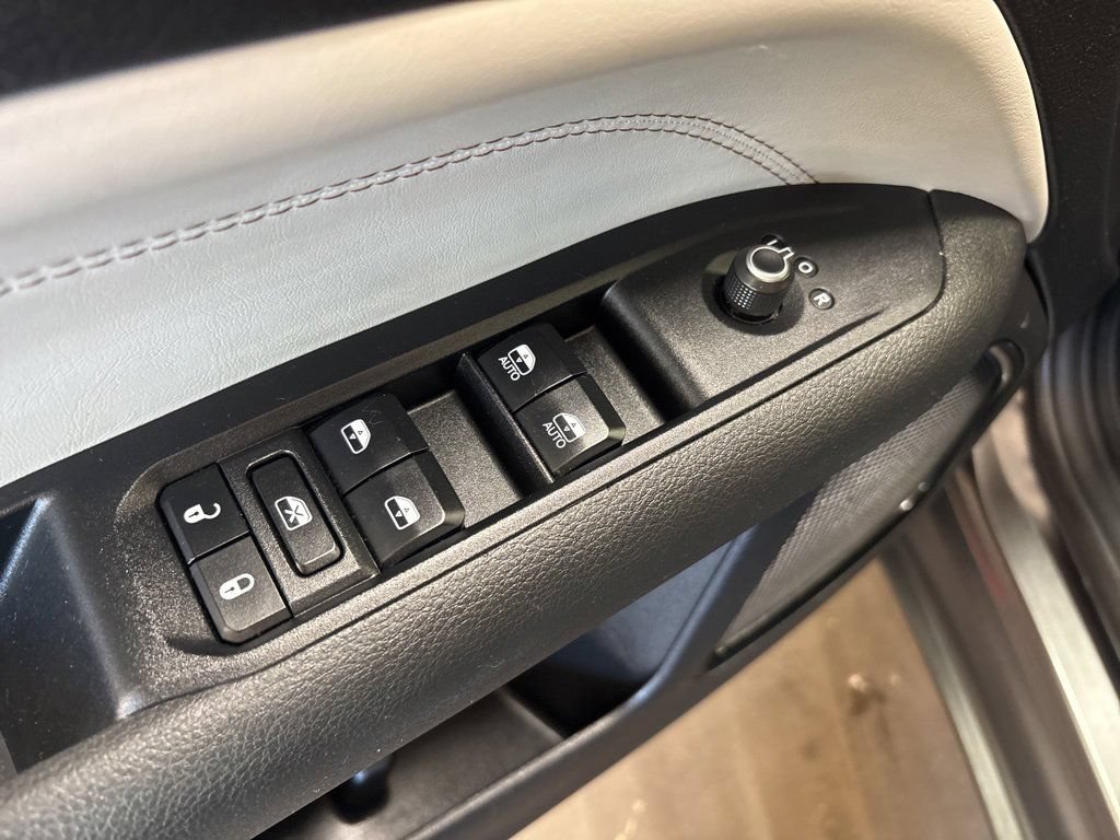Certified 2023 Jeep Compass Limited AWD/4WD image 11