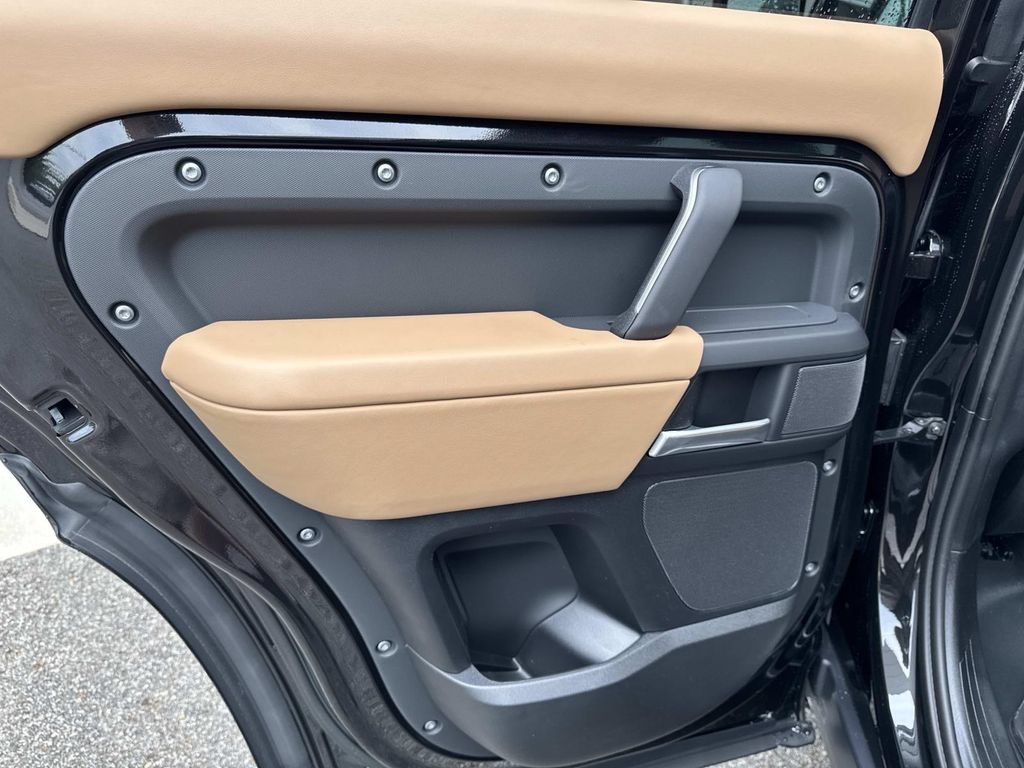 New 2026 Land Rover Defender 110 X-Dynamic SE AWD/4WD image 12