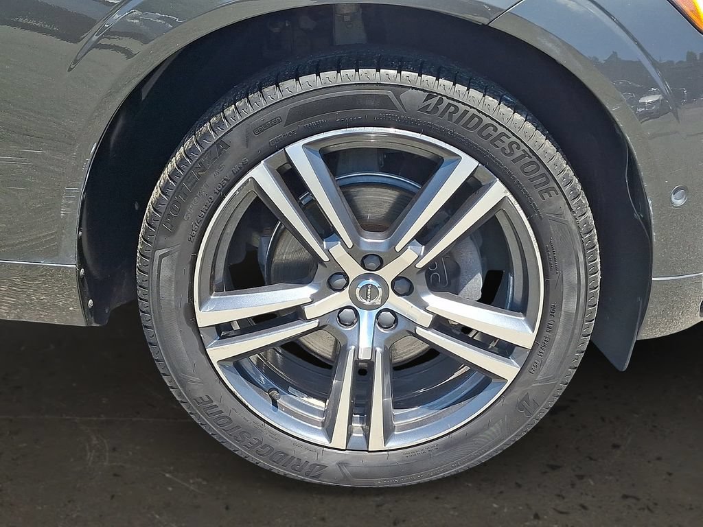 Used 2019 Volvo XC60 T5 Momentum w/ Multimedia Package AWD/4WD image 9