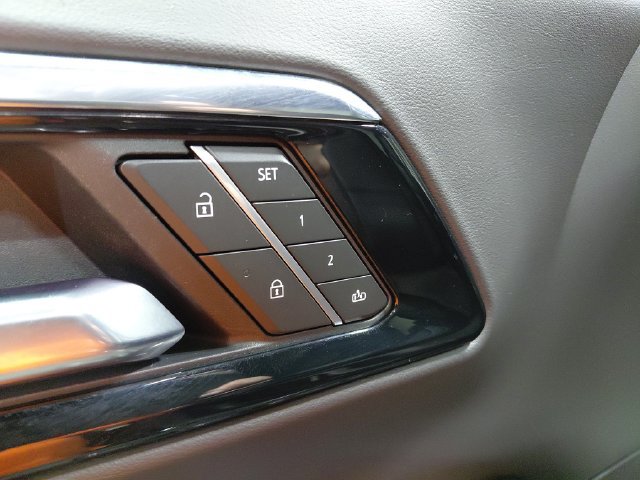 Certified 2025 Chevrolet Suburban Z71 AWD/4WD image 27