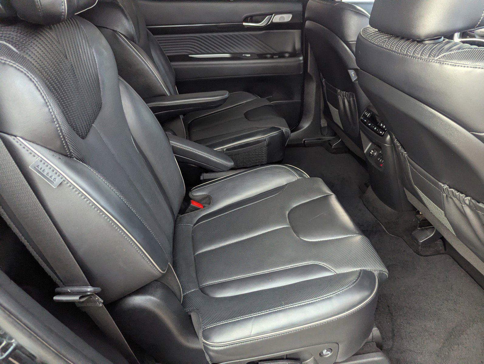 Used 2023 Hyundai Palisade Calligraphy image 14