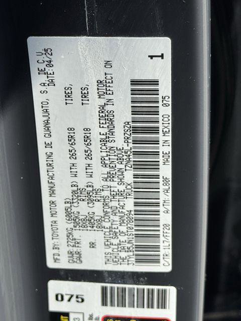 Certified 2025 Toyota Tacoma SR5 AWD/4WD image 31