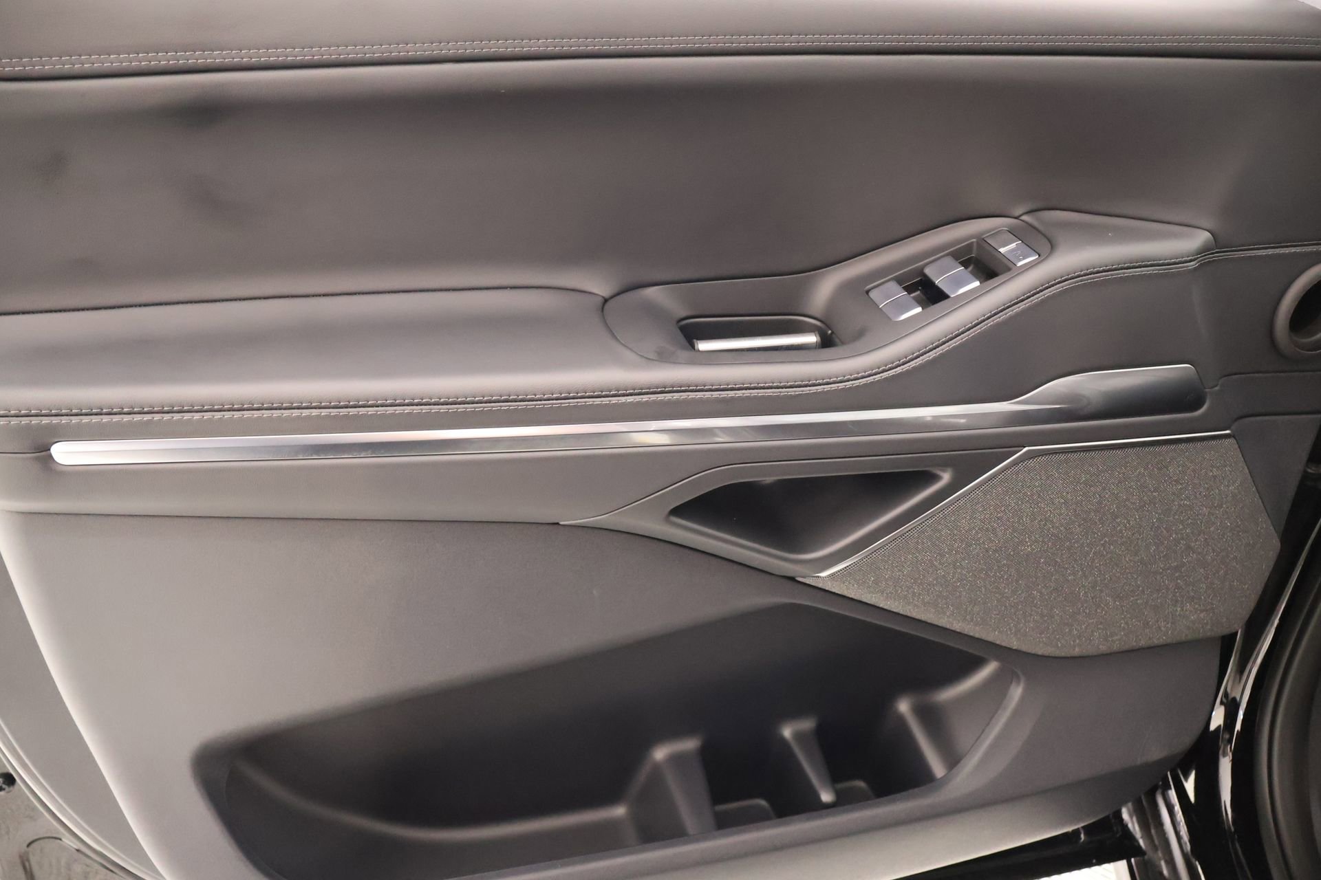 New 2026 Lincoln Navigator Reserve AWD/4WD image 18