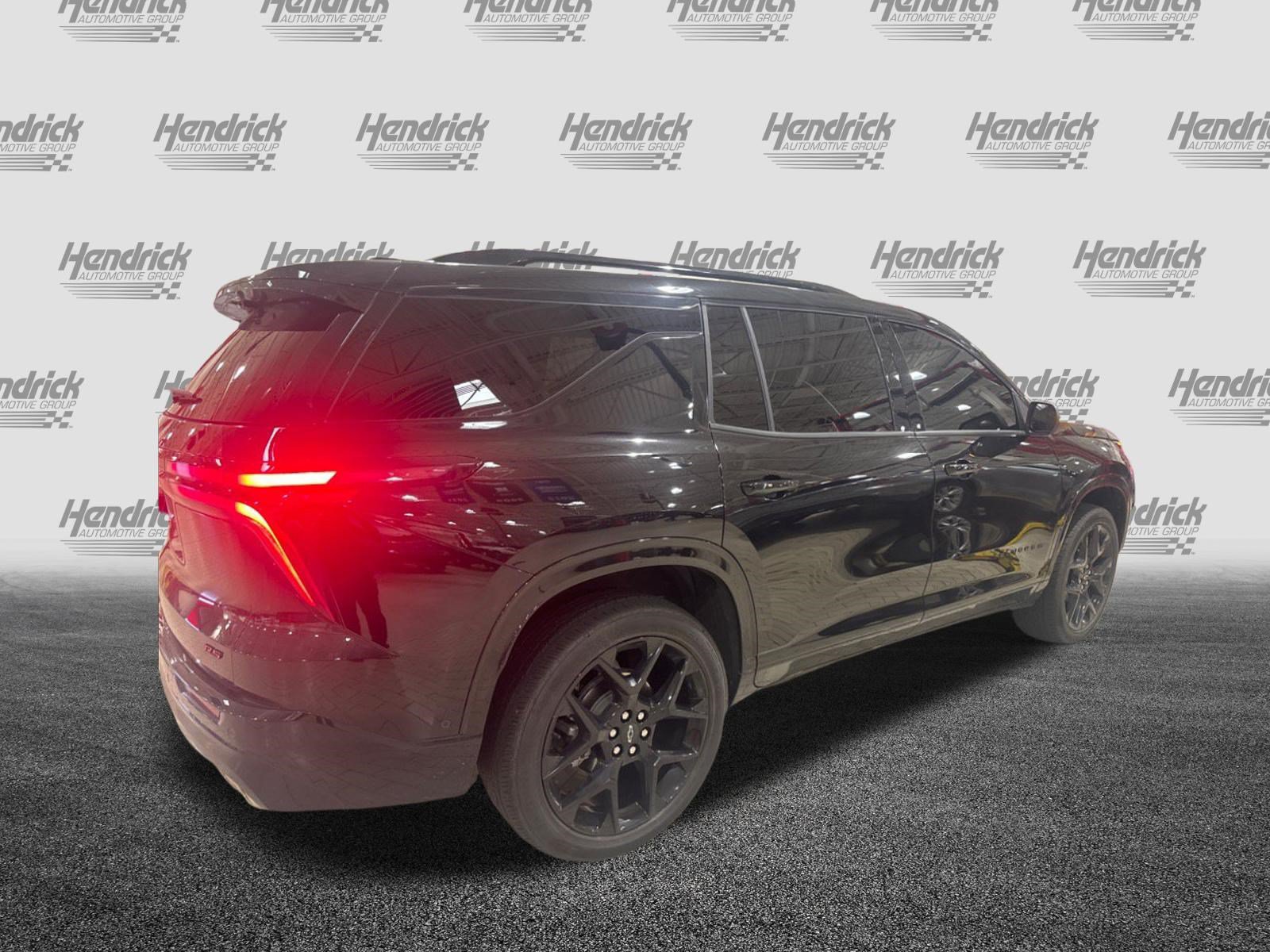 Used 2025 Chevrolet Traverse RS FWD image 47