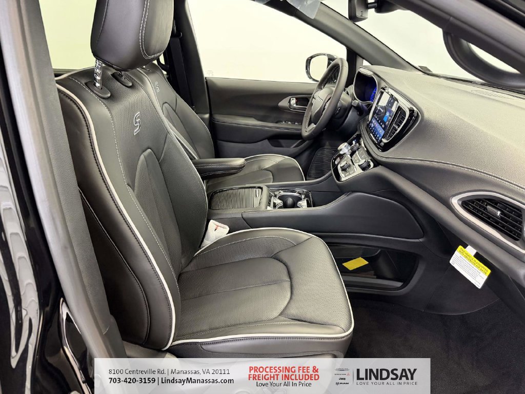 New 2027 Chrysler Pacifica Limited AWD/4WD image 14