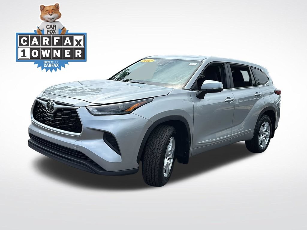 Used 2023 Toyota Highlander L FWD image 3