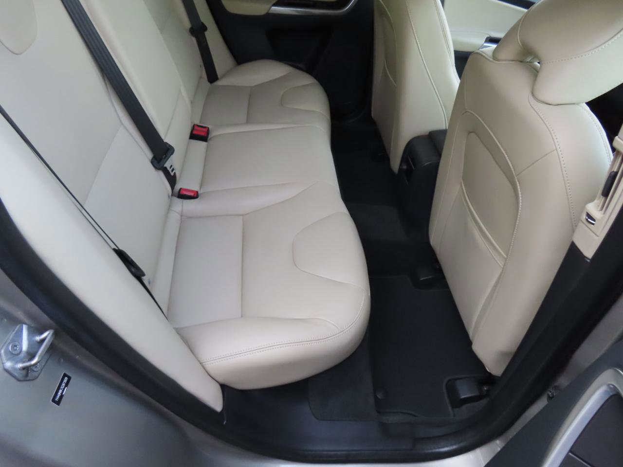 Used 2016 Volvo XC60 T6 w/ Proximity Package AWD/4WD image 23