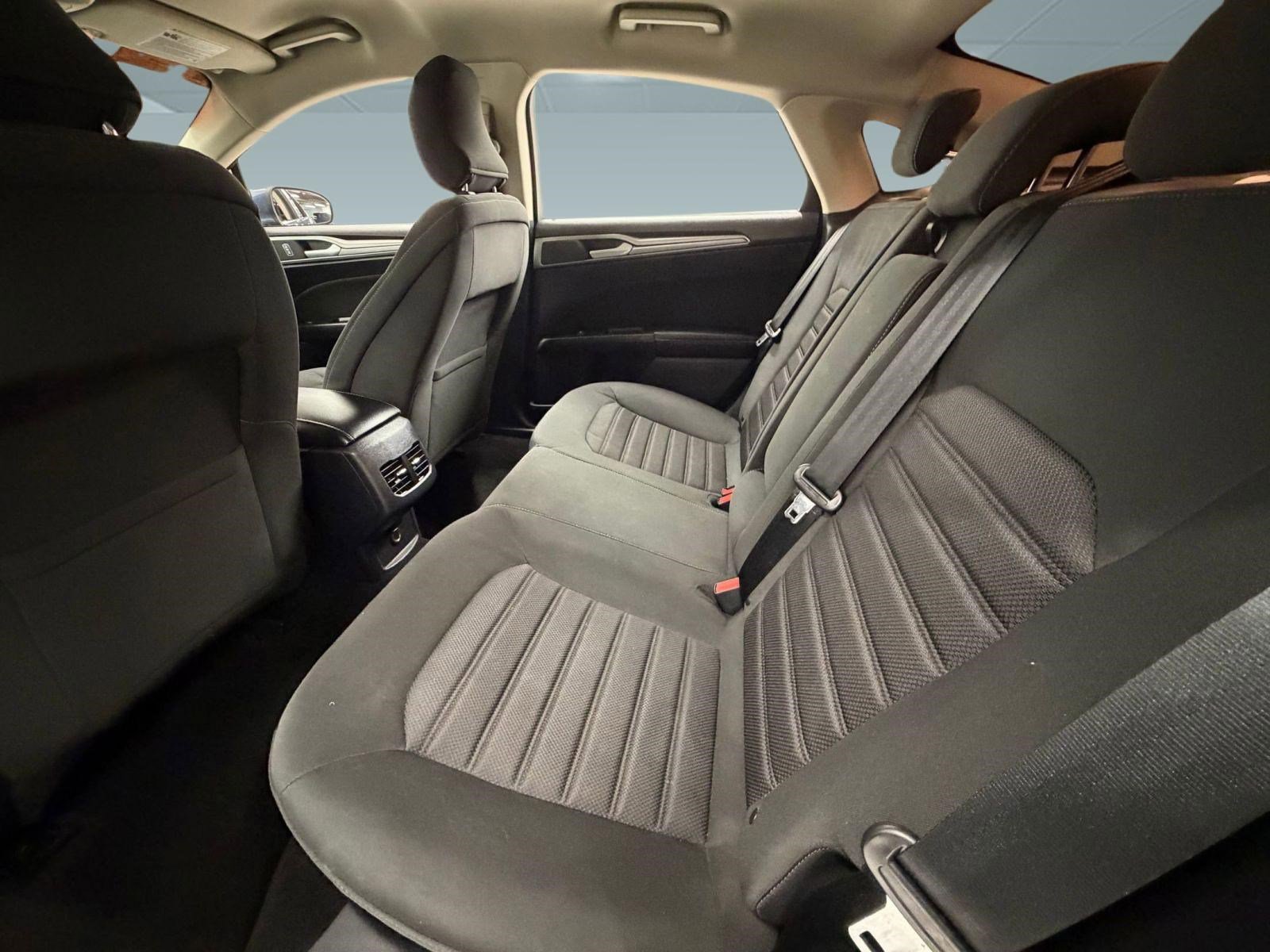 Used 2019 Ford Fusion SE FWD image 21